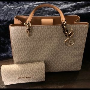 Michael kora purse w/ wallet!😍